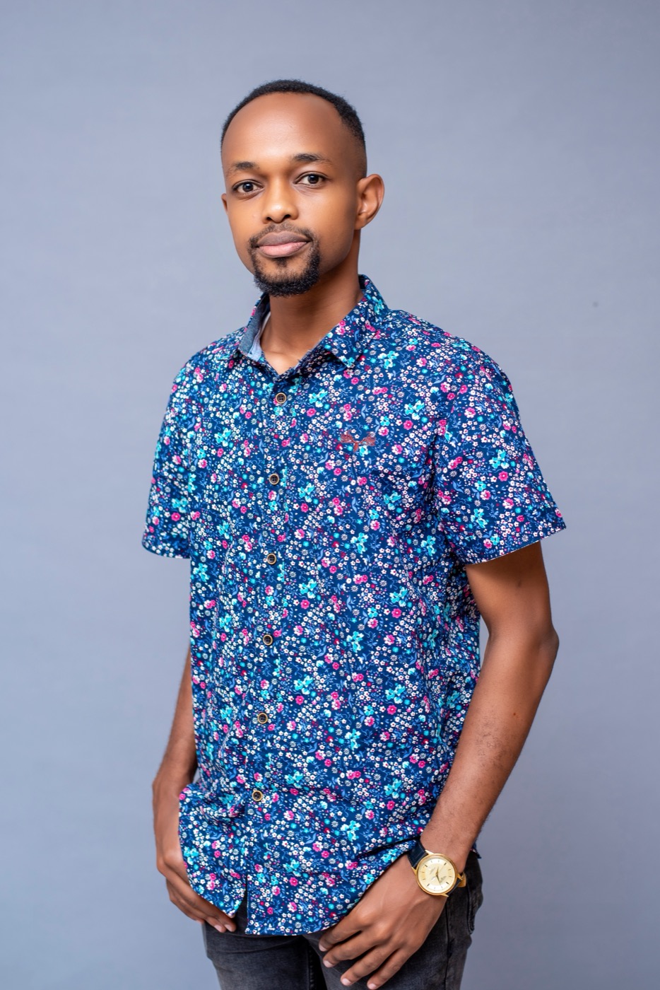 Tuti wearing a patterned blue shirt