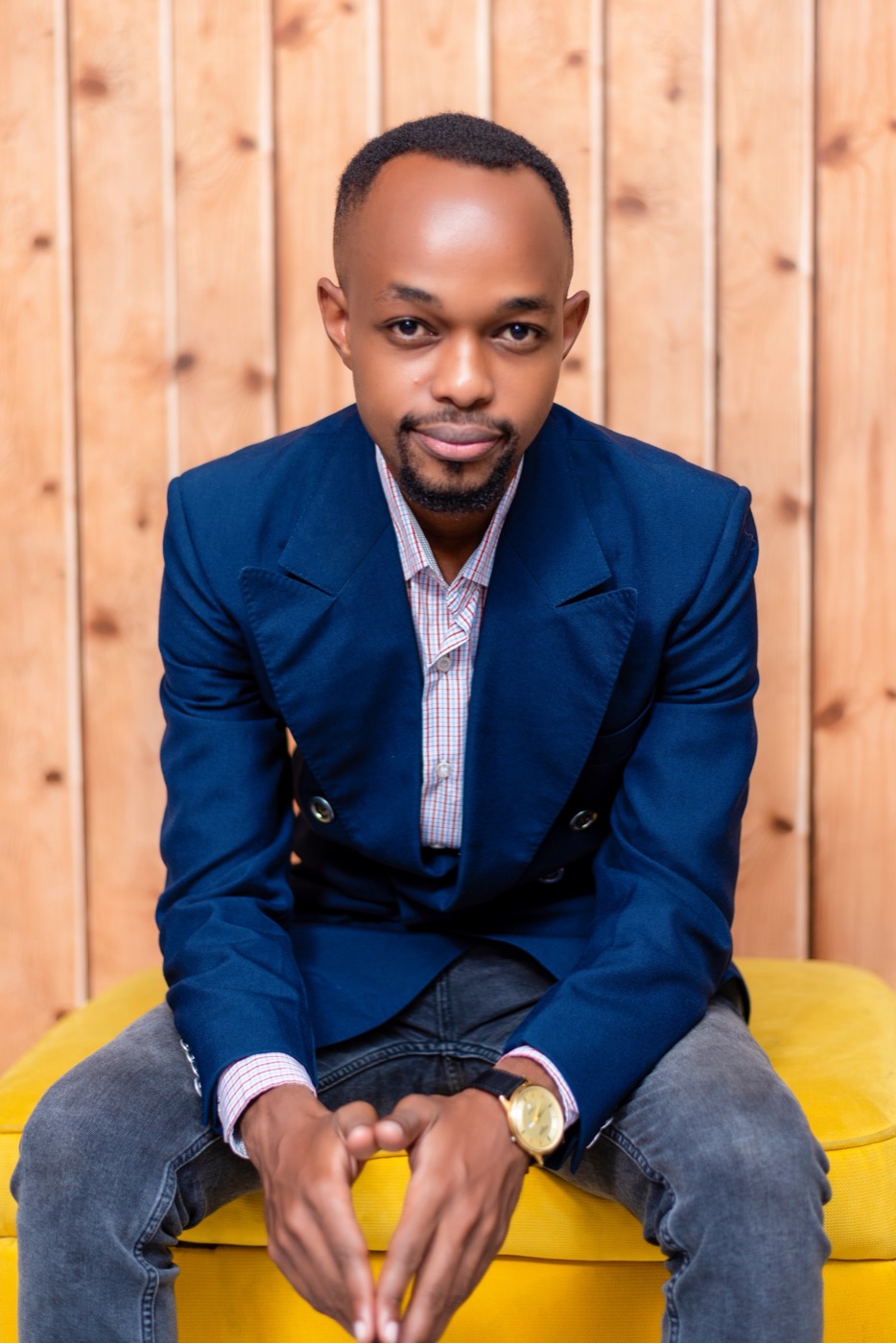 Tuti seated in a blue blazer